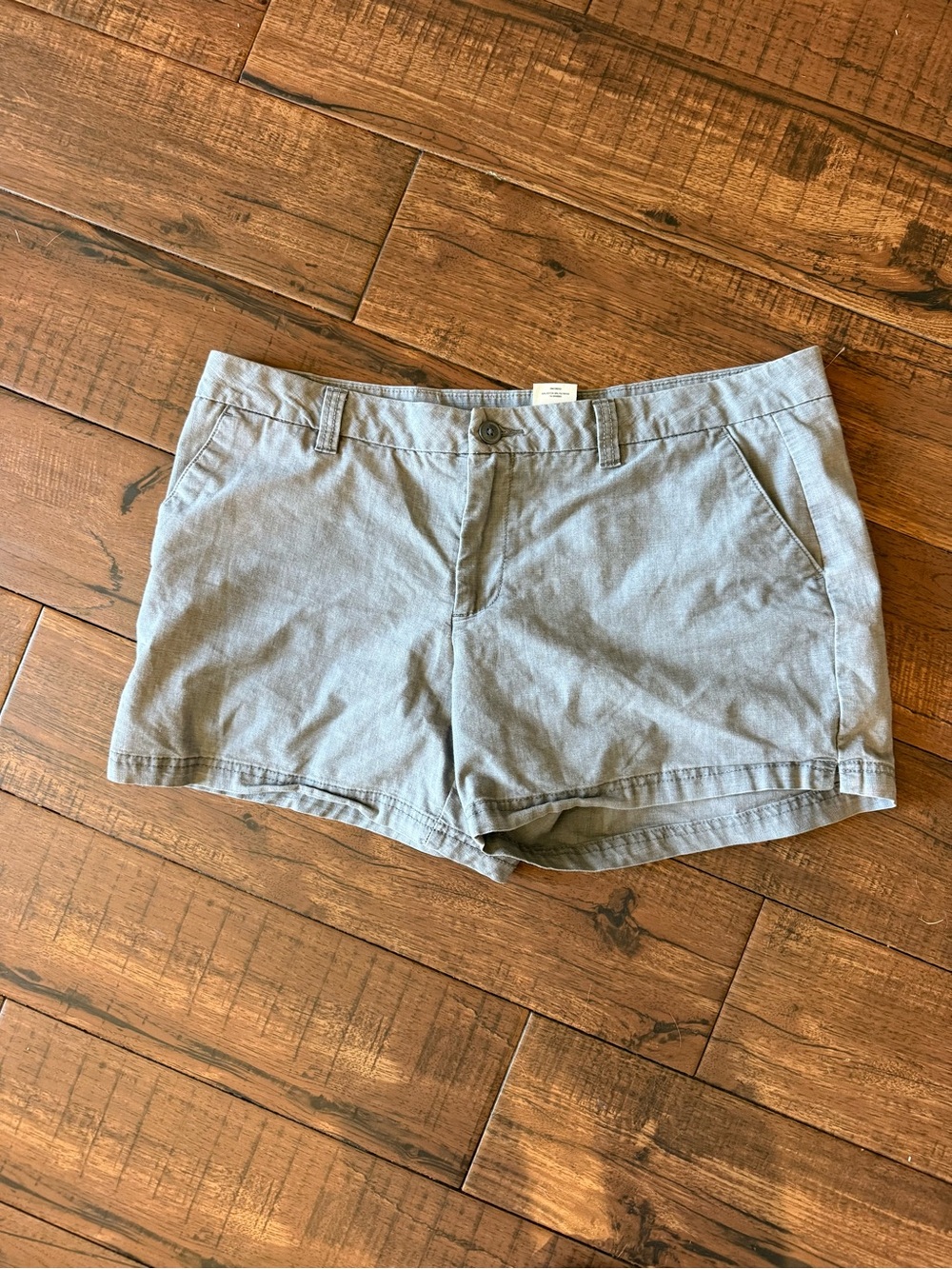 Magellan Outdoors Light Gray Women's Athletic Shorts Gorpcore Hiking Fishing